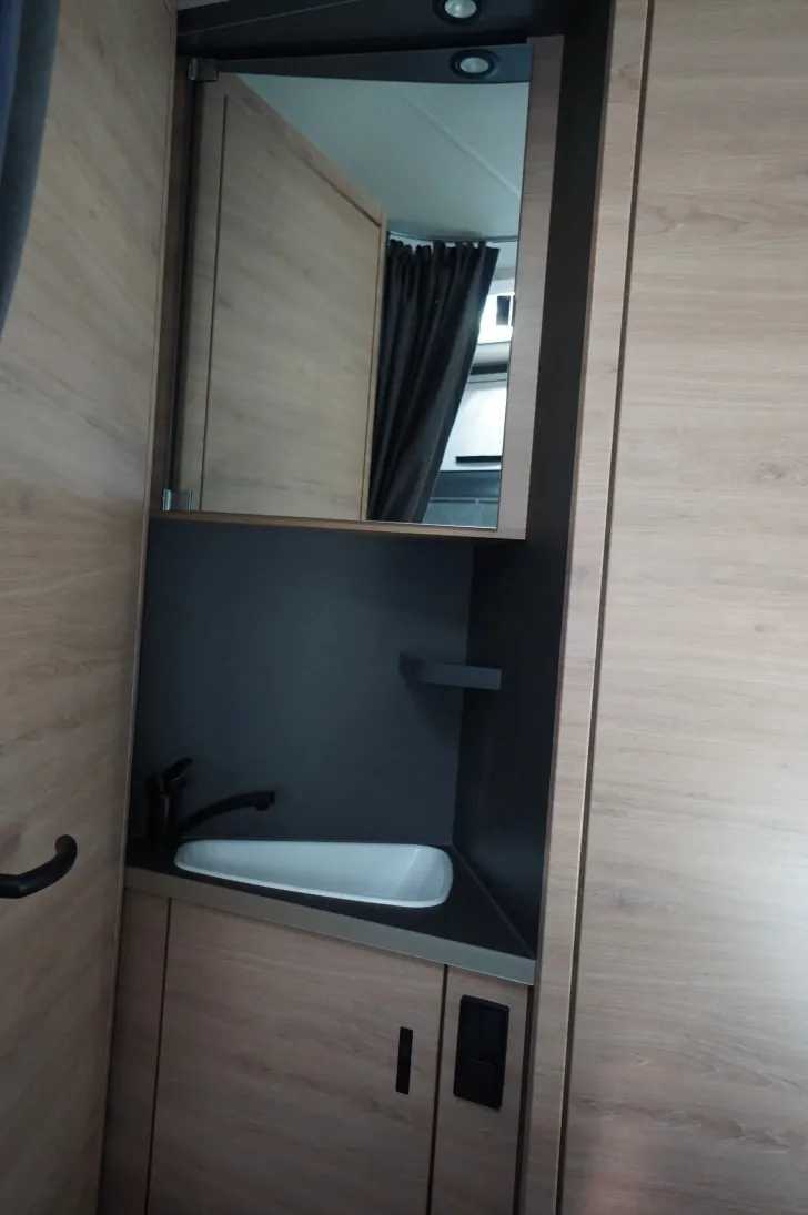 Fahrzeugbild Knaus L!VE WAVE 650 MF Platinum Selection 180 PS Automatik #6