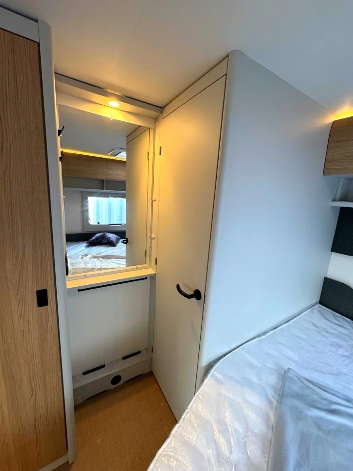 Fahrzeugbild Bürstner B66 465 TS AUFLASTUNG|GFK|DUSCHE|KALTSCHAUM #17