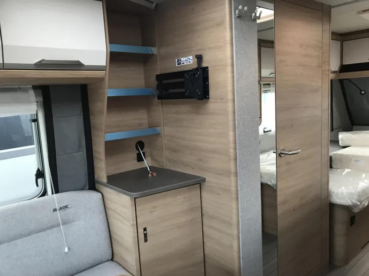 Fahrzeugbild Knaus Südwind BLACK SELECTION 460 EU Mod.2026; 1700kg #6