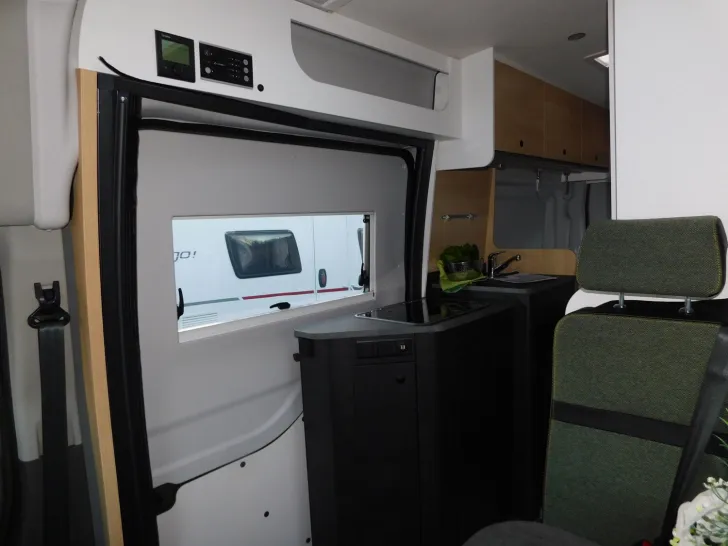 Fahrzeugbild Sunlight Cliff 4x4 Greentrek 590 Combi4D, AHK, Xenon #11