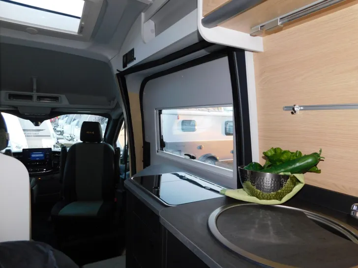 Fahrzeugbild Sunlight Cliff 4x4 Greentrek 590 Combi4D, AHK, Xenon #12