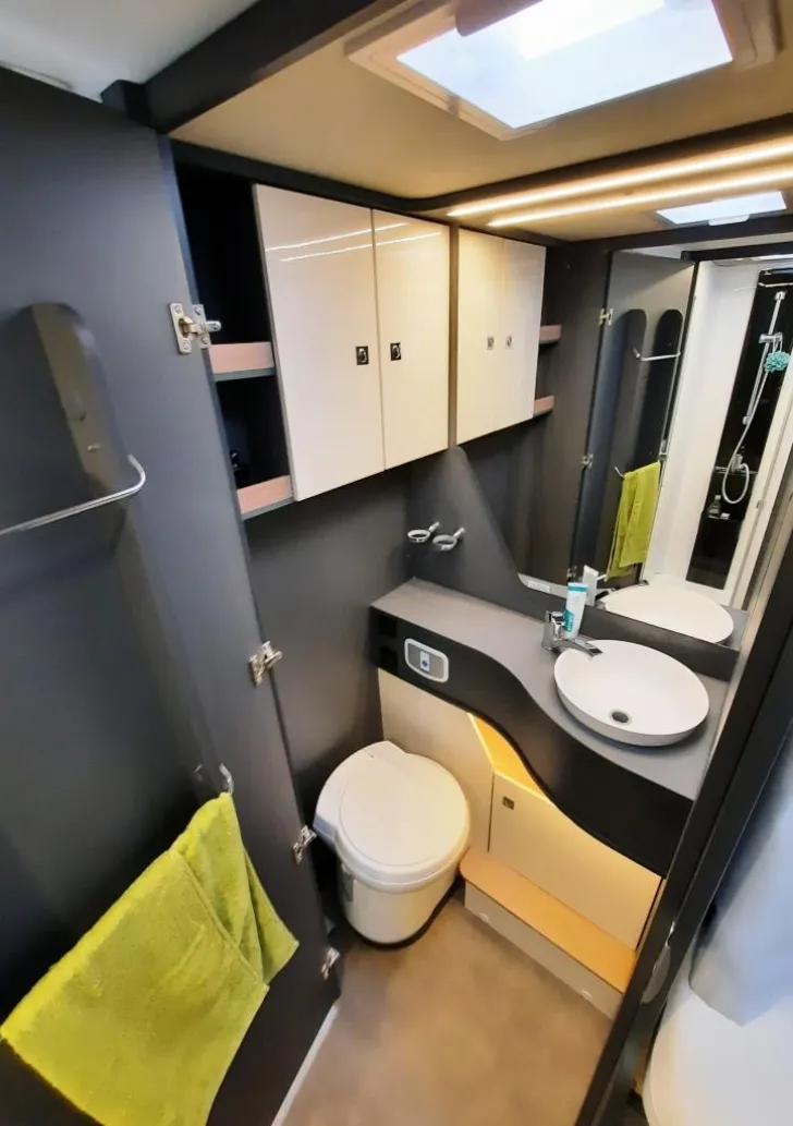 Fahrzeugbild Laika Kosmo H 1409 Sparen Sie 27.650,- € #15