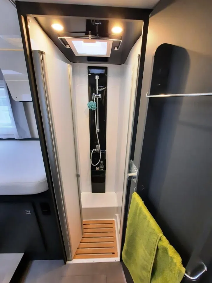 Fahrzeugbild Laika Kosmo H 1409 Sparen Sie 27.650,- € #17