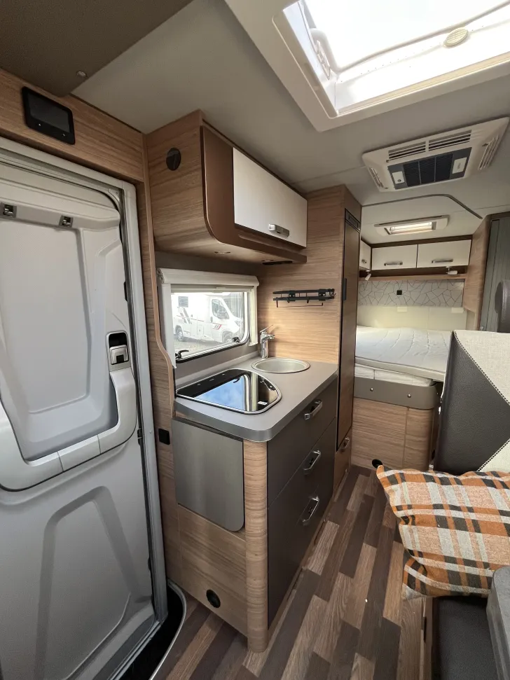 Fahrzeugbild Weinsberg CaraCompact 600 MF EDITION [PEPPER] #12