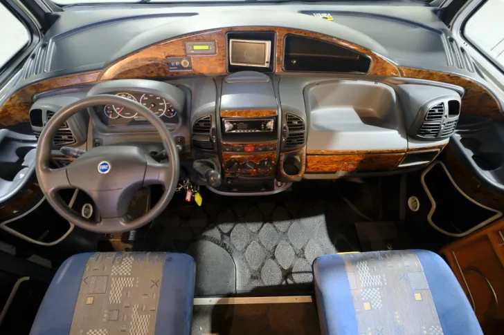 Fahrzeugbild Eura Mobil I 660 HB/Festbett+Hubbett/Garage/Klima/Solar #7