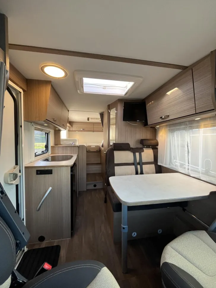 Fahrzeugbild Carado V 337 #8