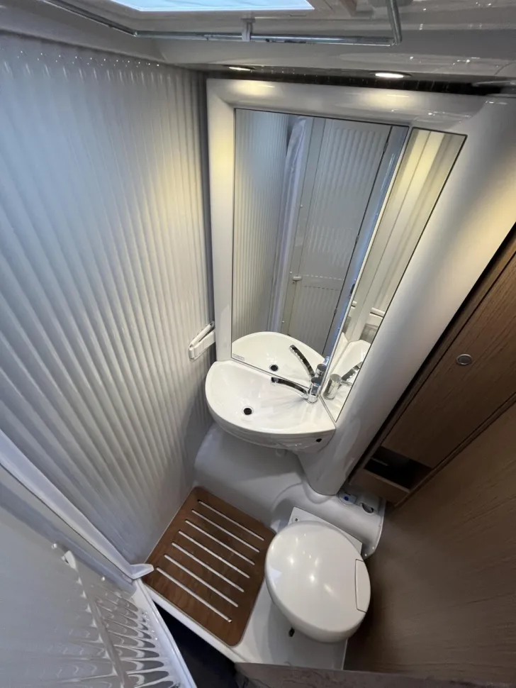 Fahrzeugbild Carado V 337 #12