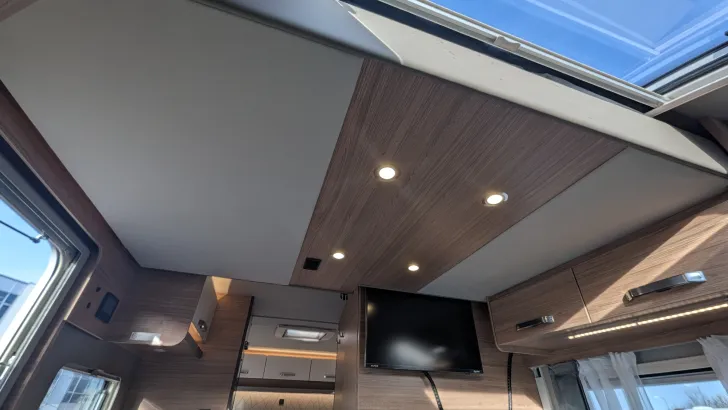 Fahrzeugbild Weinsberg CaraSuite 650 MEG ++ Automatik + Sat/TV ++ Lith. #13