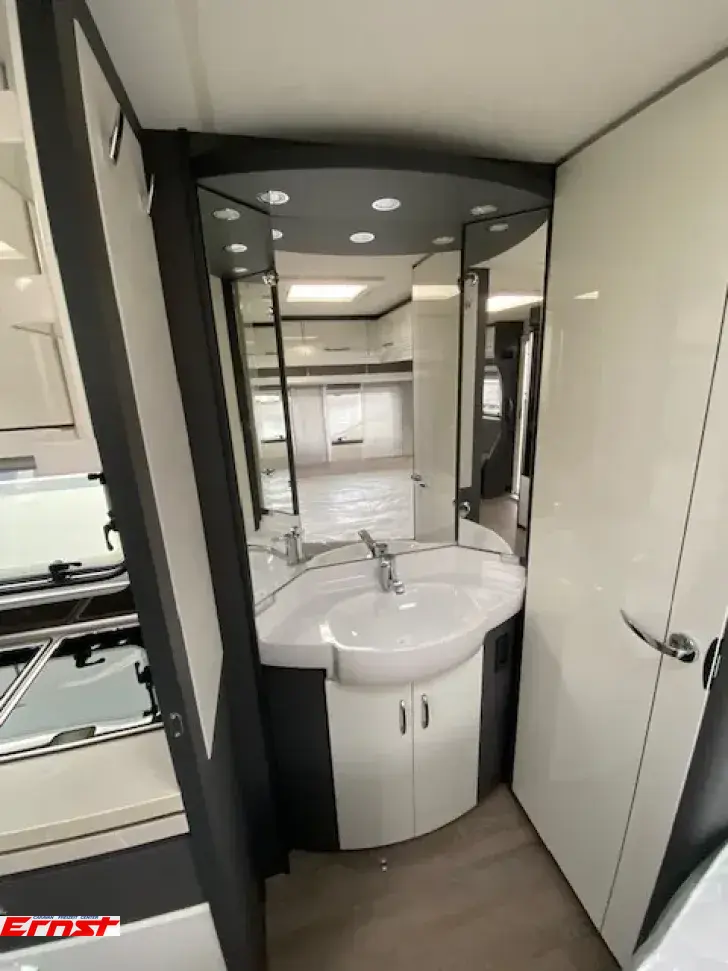 Fahrzeugbild Hobby Excellent 560 CFe #6