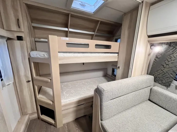 Fahrzeugbild Hobby De Luxe 540 KMFe - stark reduziert / Vorzelt #3