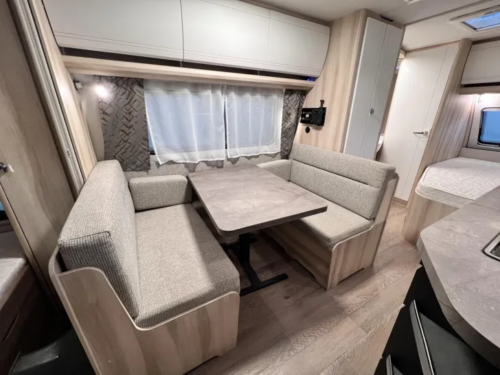 Fahrzeugbild Hobby De Luxe 540 KMFe - stark reduziert / Vorzelt #5