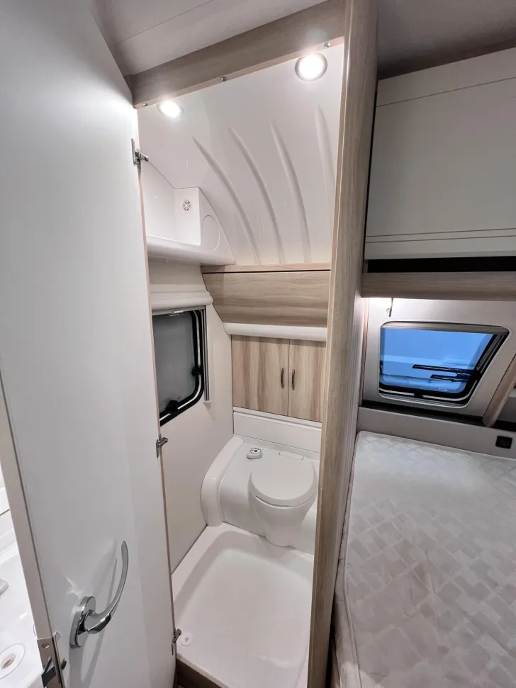 Fahrzeugbild Hobby De Luxe 540 KMFe - stark reduziert / Vorzelt #7