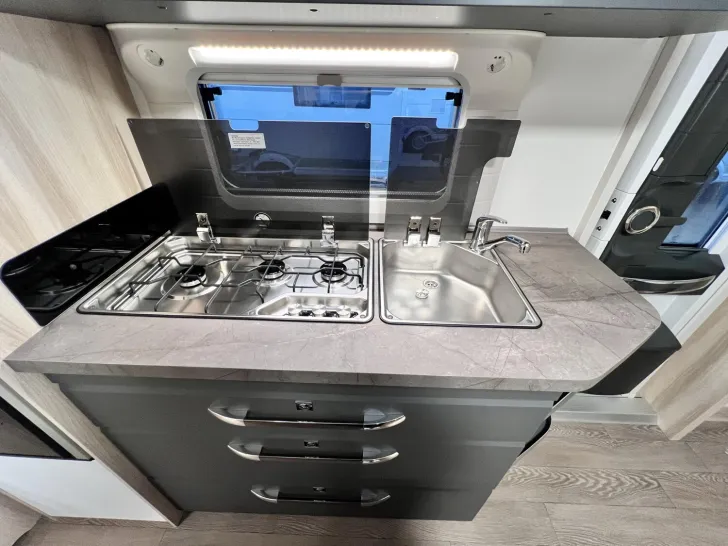 Fahrzeugbild Hobby De Luxe 540 KMFe - stark reduziert / Vorzelt #10