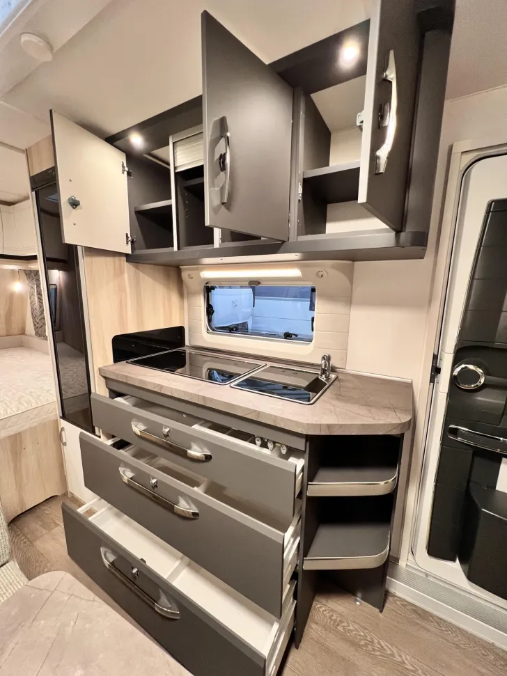 Fahrzeugbild Hobby De Luxe 540 KMFe - stark reduziert / Vorzelt #11