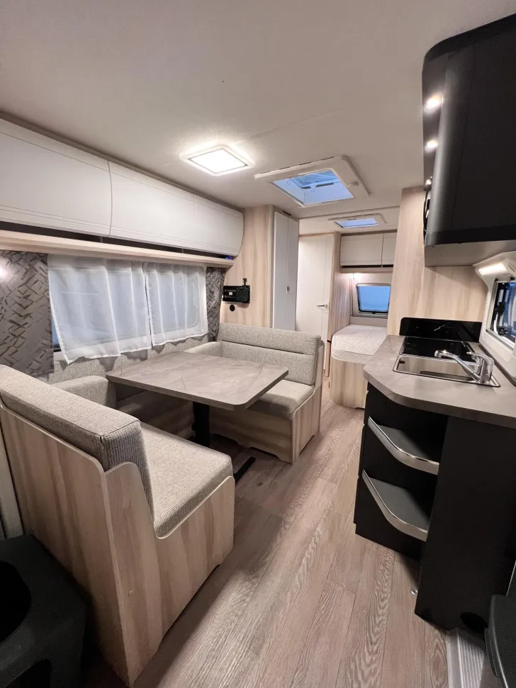 Fahrzeugbild Hobby De Luxe 540 KMFe - stark reduziert / Vorzelt #12