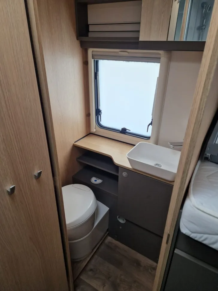 Fahrzeugbild LMC Tourer Lift H 730G - Einzelbetten & Hubbett #16