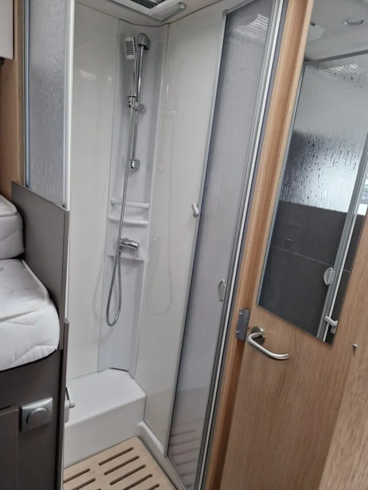Fahrzeugbild LMC Tourer Lift H 730G - Einzelbetten & Hubbett #17