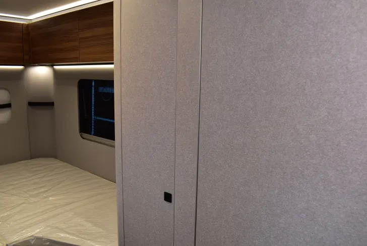 Fahrzeugbild Hymer Eriba Novaline 442 2 x A-KLappe, Batterie, Radtr. #10