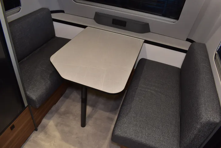 Fahrzeugbild Hymer Eriba Novaline 442 2 x A-KLappe, Batterie, Radtr. #12