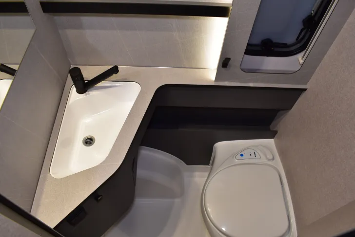 Fahrzeugbild Hymer Eriba Novaline 442 2 x A-KLappe, Batterie, Radtr. #14