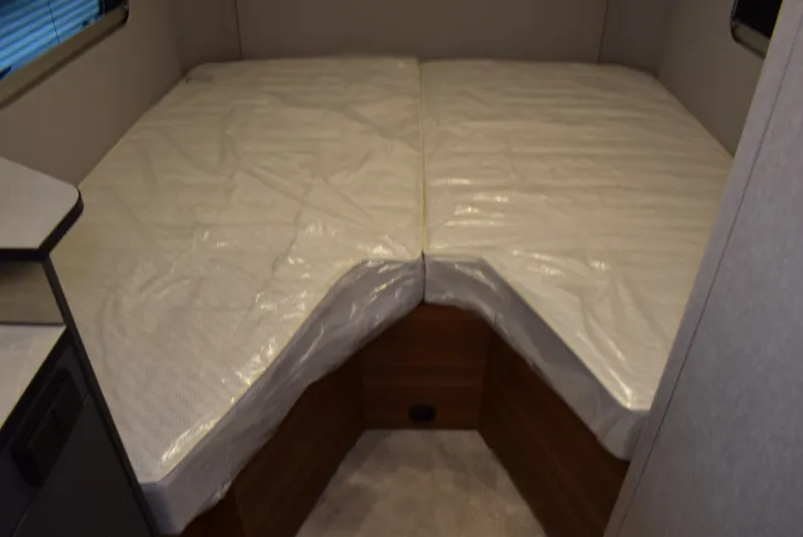 Fahrzeugbild Hymer Eriba Novaline 442 2 x A-KLappe, Batterie, Radtr. #45