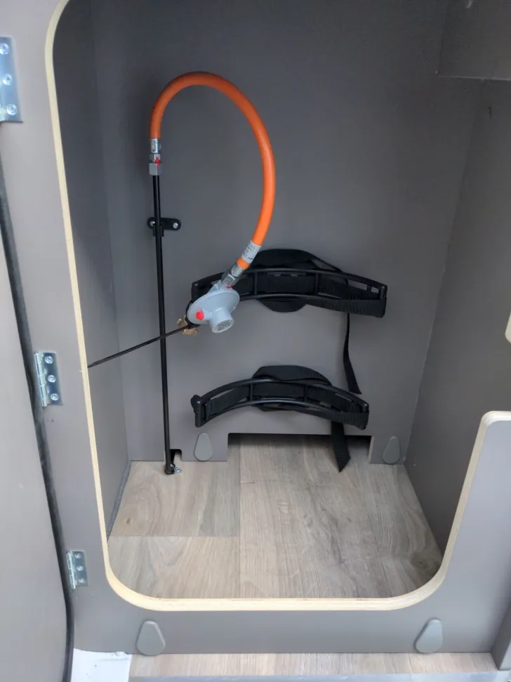 Fahrzeugbild LMC INNOVAN FORD 592 #25