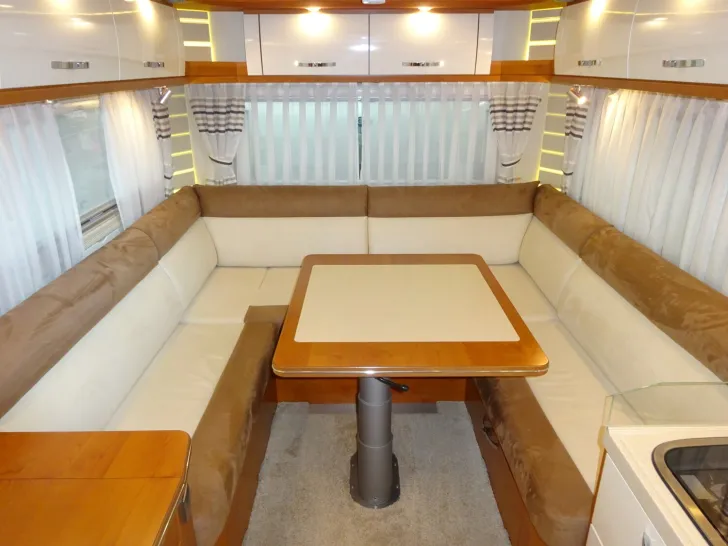 Fahrzeugbild Phoenix Alkoven 8400 BMRSLX -Rundsitzgruppe/Einzelbetten #3