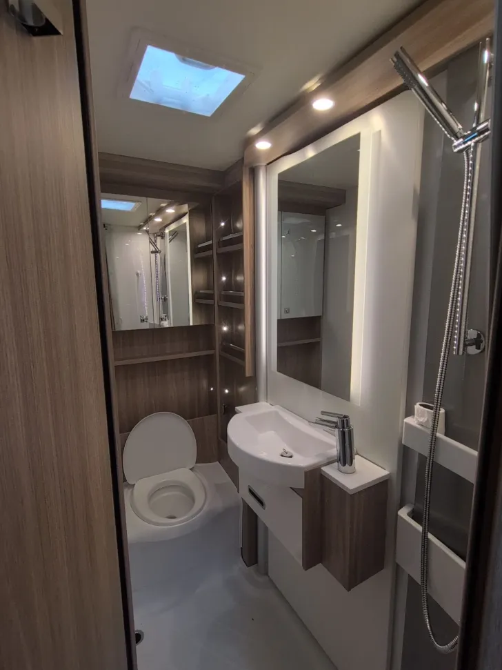 Fahrzeugbild Bürstner DELFIN T 660 #14