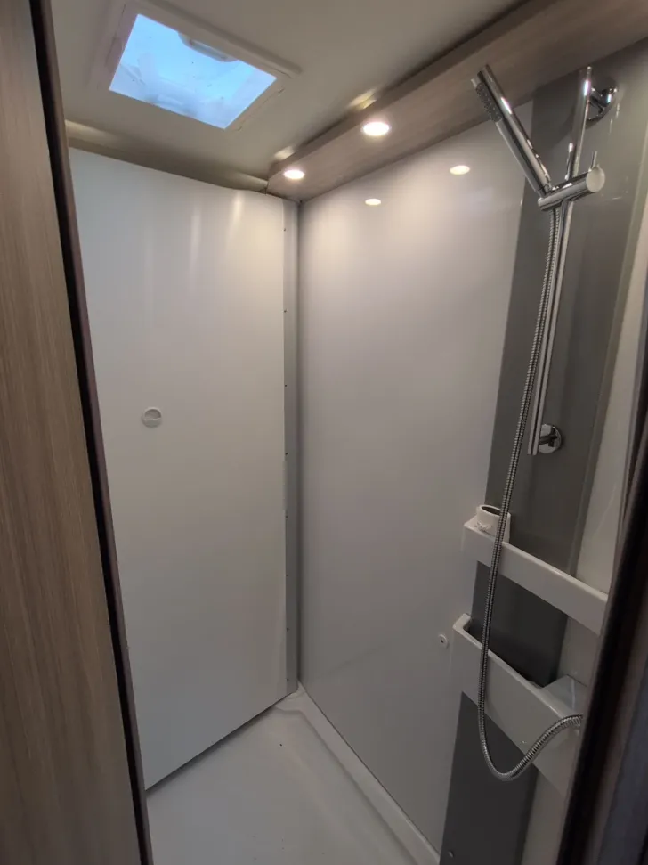 Fahrzeugbild Bürstner DELFIN T 660 #15