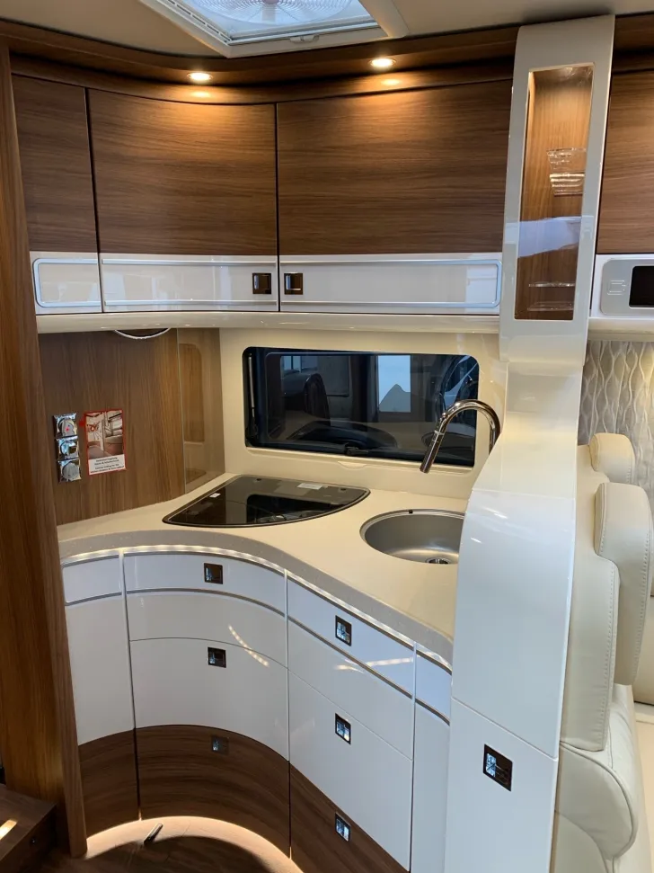 Fahrzeugbild Carthago E-LINE I 61 XL LE MB #11