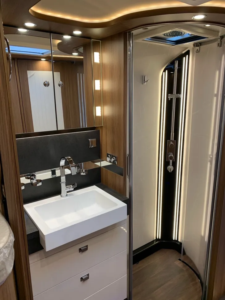 Fahrzeugbild Carthago E-LINE I 61 XL LE MB #16