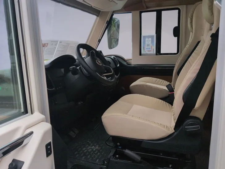 Fahrzeugbild Carthago C-LINE I 5.9 XL LE #4