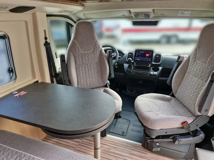 Fahrzeugbild Malibu CHARMING 640 LE RB COUPE #9