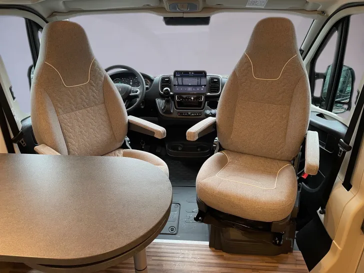 Fahrzeugbild Malibu CHARMING 640 LE COUPE #10