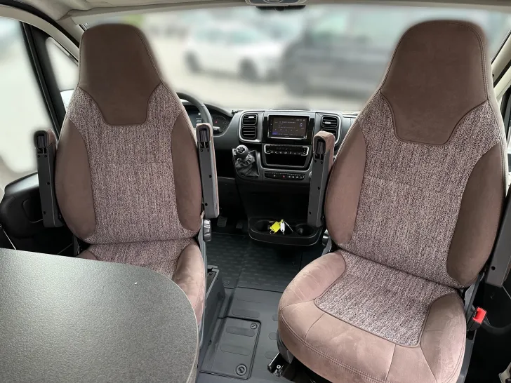 Fahrzeugbild Malibu CHARMING 640 LE RB COUPE #9