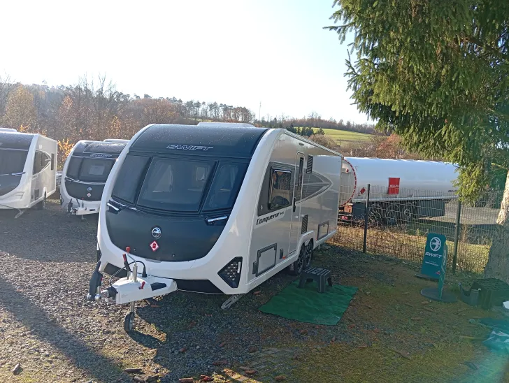 Fahrzeugbild SWIFT CONQUEROR 645 Schmaler Doppelachser #1