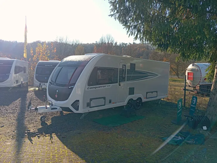 Fahrzeugbild SWIFT CONQUEROR 645 Schmaler Doppelachser #3