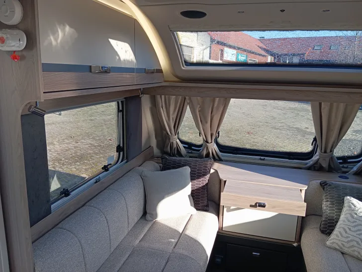 Fahrzeugbild SWIFT CONQUEROR 645 Schmaler Doppelachser #12