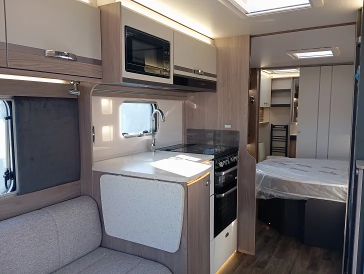 Fahrzeugbild SWIFT CONQUEROR 645 Schmaler Doppelachser #13