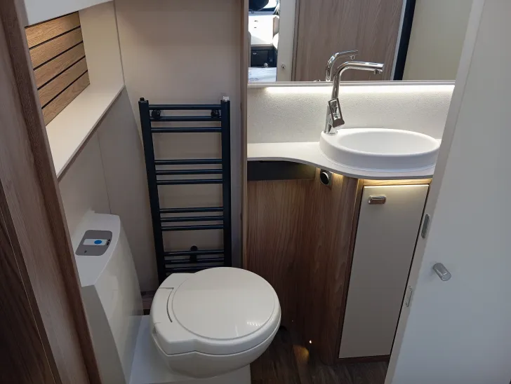 Fahrzeugbild SWIFT CONQUEROR 645 Schmaler Doppelachser #20