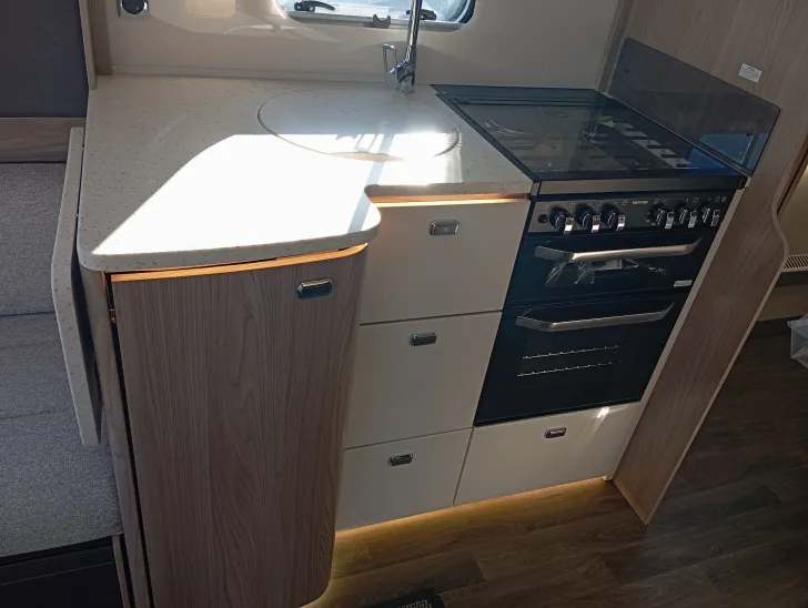 Fahrzeugbild SWIFT CONQUEROR 645 Schmaler Doppelachser #7