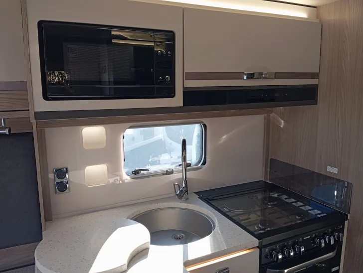 Fahrzeugbild SWIFT CONQUEROR 645 Schmaler Doppelachser #8