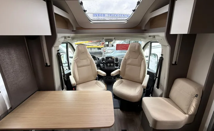 Fahrzeugbild LMC Tourer Lift 70 H 663/0 G 70 Jahre #11