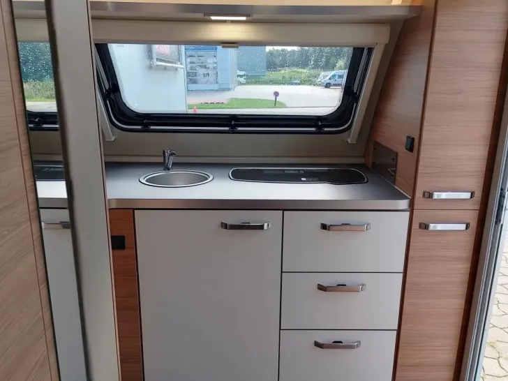 Fahrzeugbild Weinsberg CaraOne 390 PUH Markise, TV-Außensteckdose #6