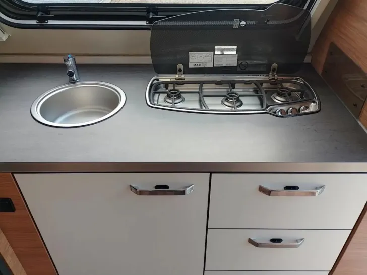Fahrzeugbild Weinsberg CaraOne 390 PUH Markise, TV-Außensteckdose #9