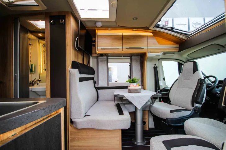 Fahrzeugbild Knaus Sky TI 650 MEG Platinum Selection S7-Fenster | Trittstufe #4