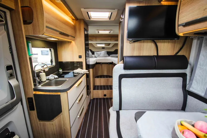 Fahrzeugbild Knaus Sky TI 650 MEG Platinum Selection S7-Fenster | Trittstufe #6