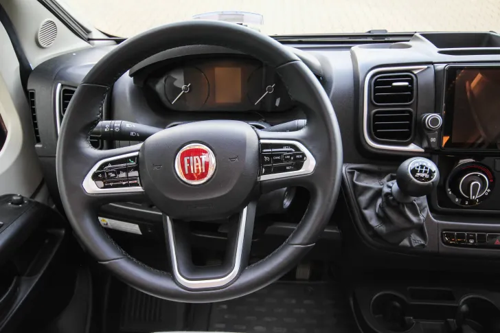 Fahrzeugbild Knaus Sky TI 650 MEG Platinum Selection S7-Fenster | Trittstufe #12