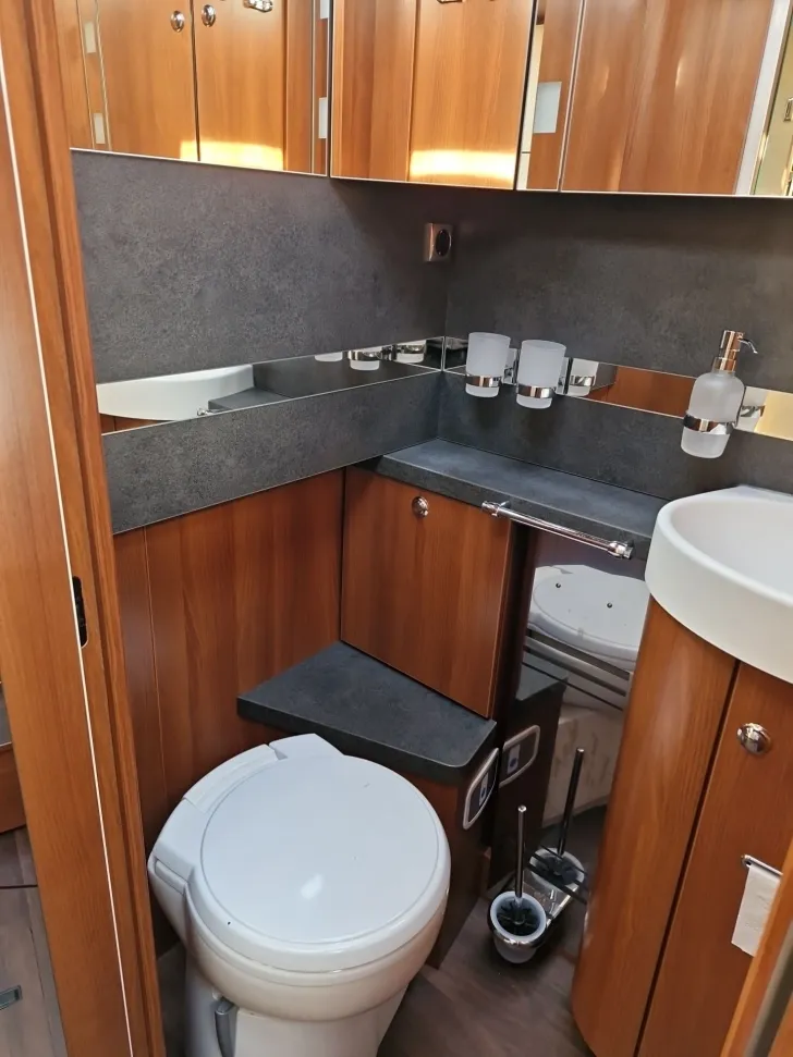 Fahrzeugbild Carthago LINER-FOR-TWO I 53 IVECO #15