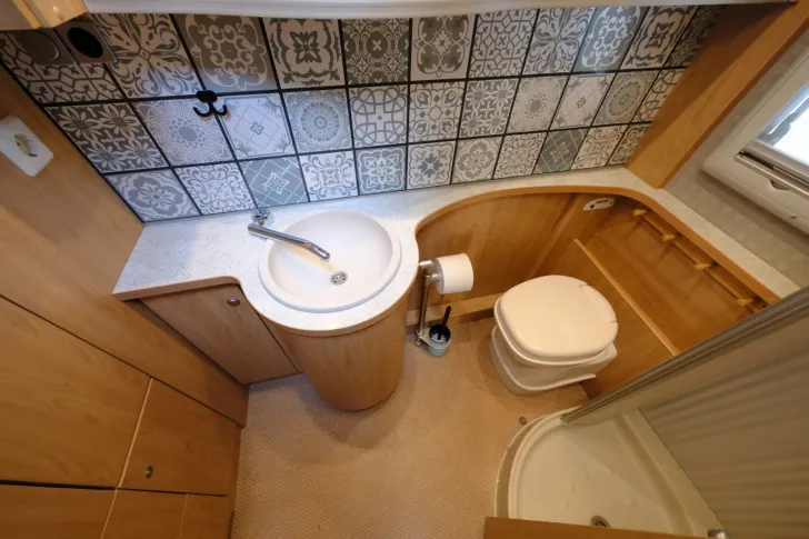 Fahrzeugbild Bürstner I 590 Elegance/Hubbett/Markise/Solar #13